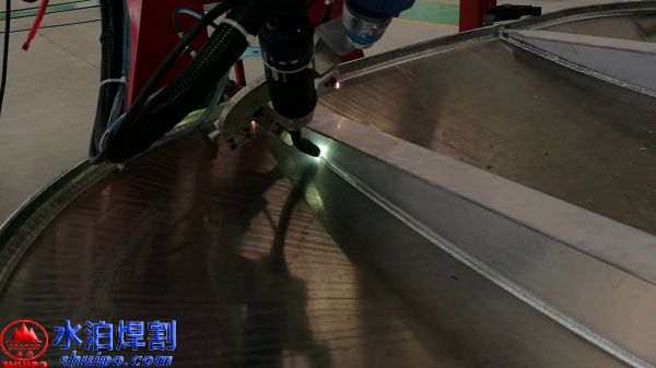 三星加強筋焊接機器人視頻_104244161