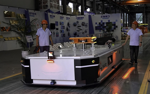 30T 牽引 AGV 在物流行業優勢顯著，具備強大負載、精準導航、自動化作業、適應復雜環境、節省人力、便于集成以及安全性能突出等優勢，助力物流高效運作。